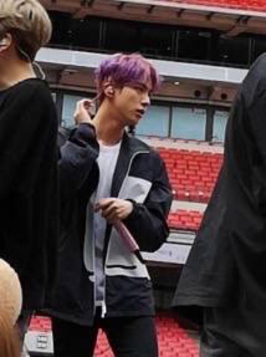moonchild_sj's tweet photo. @BTS_twt @wembleystadium HOW IN THIS WORLD DO YALL THINK THUS IS OK AND IM GONNA SURVIVE THIS? HOW ?????????????? https://t.co/tNIhVzvt7i