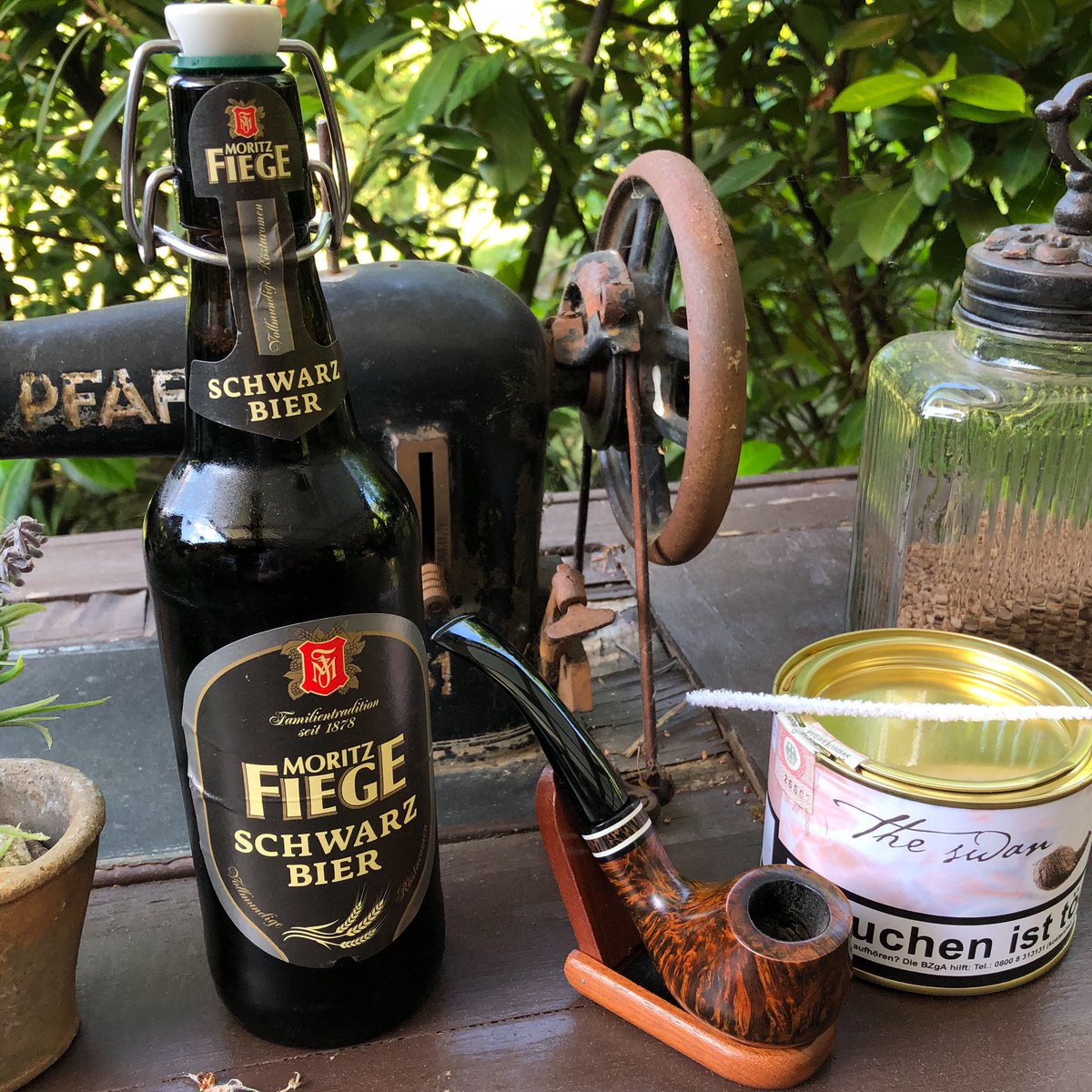 GerdKebschull's tweet photo. *HU Tobacco - The Swan*
Beer from my hometown #bochum. Called #fiege or #moritzfiege. In one of my best #denisTonti pipe.
#latakia
#hansWiedemann
#huTobacco
#coPipe
#pipeTobacco #pipesmoking
#huTobaccoTheSwan
#huTobaccoTheBullet @PortmannTabak @AboutTobacco @TABAK_KONTOR_de https://t.co/5EP5XUTSxV