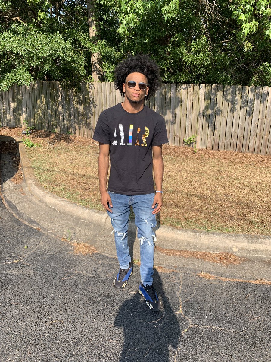 Tay2x11's tweet photo. NⓂ️E #LLSHY 🔱 https://t.co/D080VZTfEJ