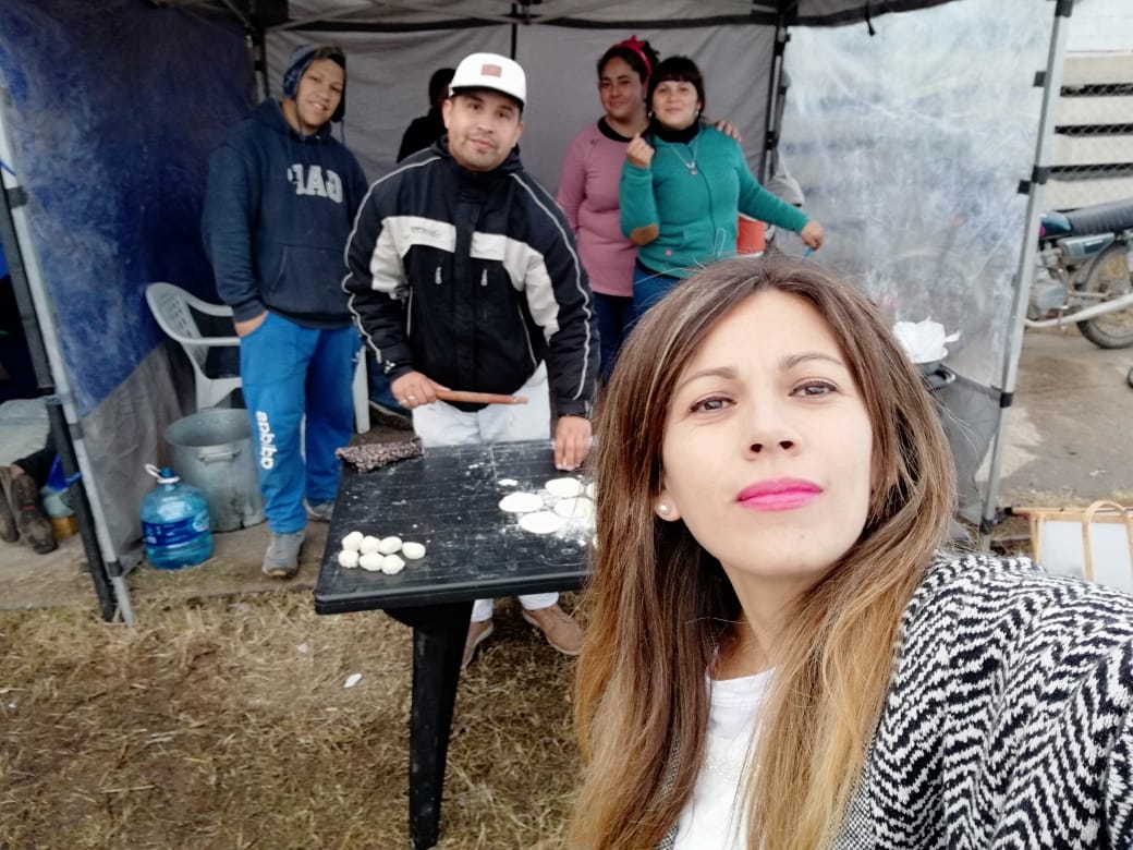 Lusiani39859773's tweet photo. #Dia6 grupo voluntario del pro terminando la jornada de trabajo en el #trensanitario  somos defensores del cambio💪 @Julianguelvenzu @MatiRanzini @novelli_juani @CarlosCuenos https://t.co/V2AqyJdWOb