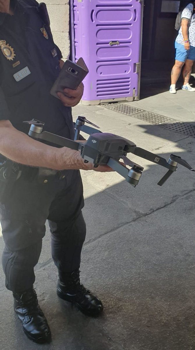 One person has been intercepted when he tried to fly a drone (completely forbidden) in the Champions Festival held in Plaza Mayor.

#UCLFinal #policia_Liverpool