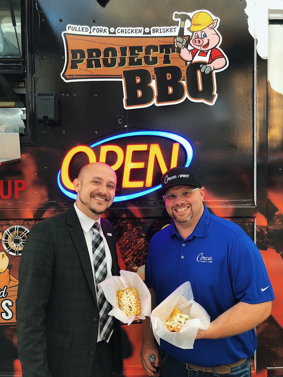 theDlasvegas's tweet image. Project BBQ: breakfast edition 🍳 

Head down to @ProjectBBQLV today (right across from @GoldenGateVegas) and order the best corned beef omelette you’ll ever have! 

Daily breakfast coming soon! 
#ProjectBBQ