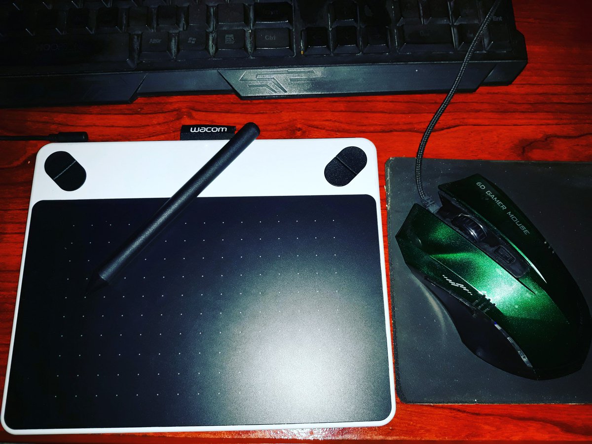 UnityDesignBR's tweet image. E começamos os trabalhos 💡💻✏

 #wacon #wacomintuos #mesadigitalizadora #design #designgrafico #graphicdesign #adobe #adobephotoshop #adobeillustrator instagram.com/p/ByLHx0RJzBD/…