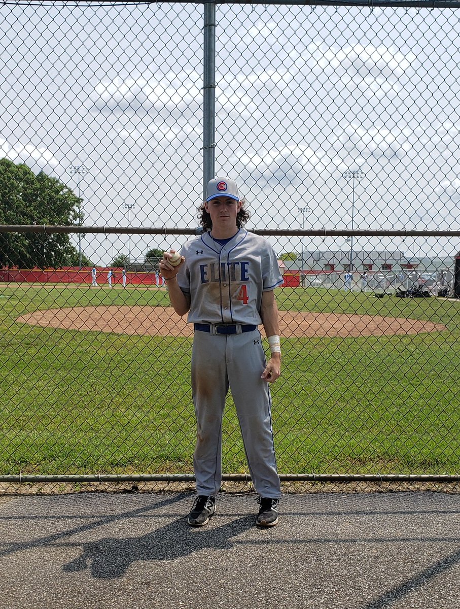 In a tough loss Uncomitted <a href="/hdvBaseball/">Wildcats Baseball</a> 2021 <a href="/LukePotter04/">Luke Potter</a> goes yard to left field in @PGCOLUMBUS.