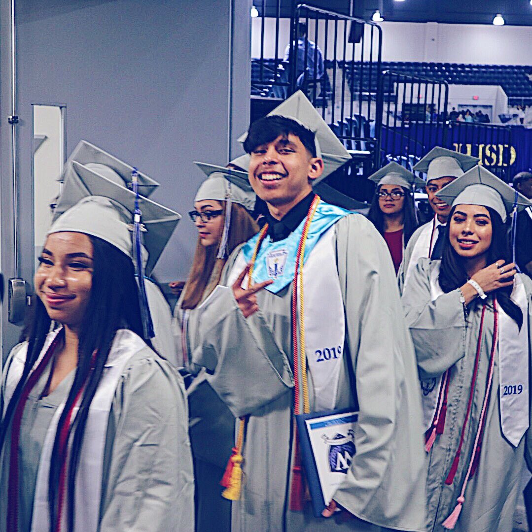 HISD_Outreach's tweet photo. @WHS_HUSKIES @_WHS2019
Nobody can tell you who to become, that is a choice you make yourself.
#WHSBlueprint @HuskyOutreach https://t.co/XBlBNLWVbb