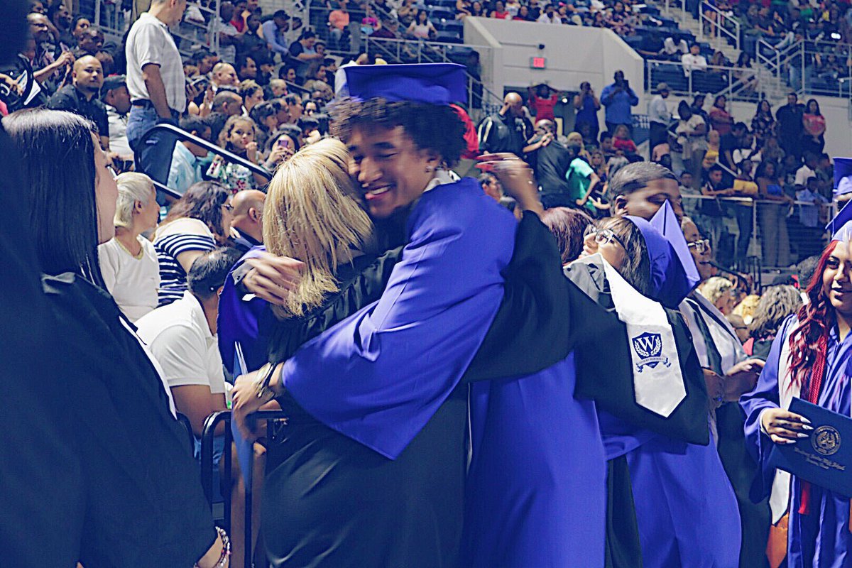 HISD_Outreach's tweet photo. @WHS_HUSKIES @_WHS2019
Make connections. I cannot stress this enough! You need to build your skills to do a job, but a strong connection will make you 80% more likely to get it. Get to know the people in your chosen career that interest you
#WHSBlueprint @HuskyOutreach https://t.co/dYtpwhFxhI