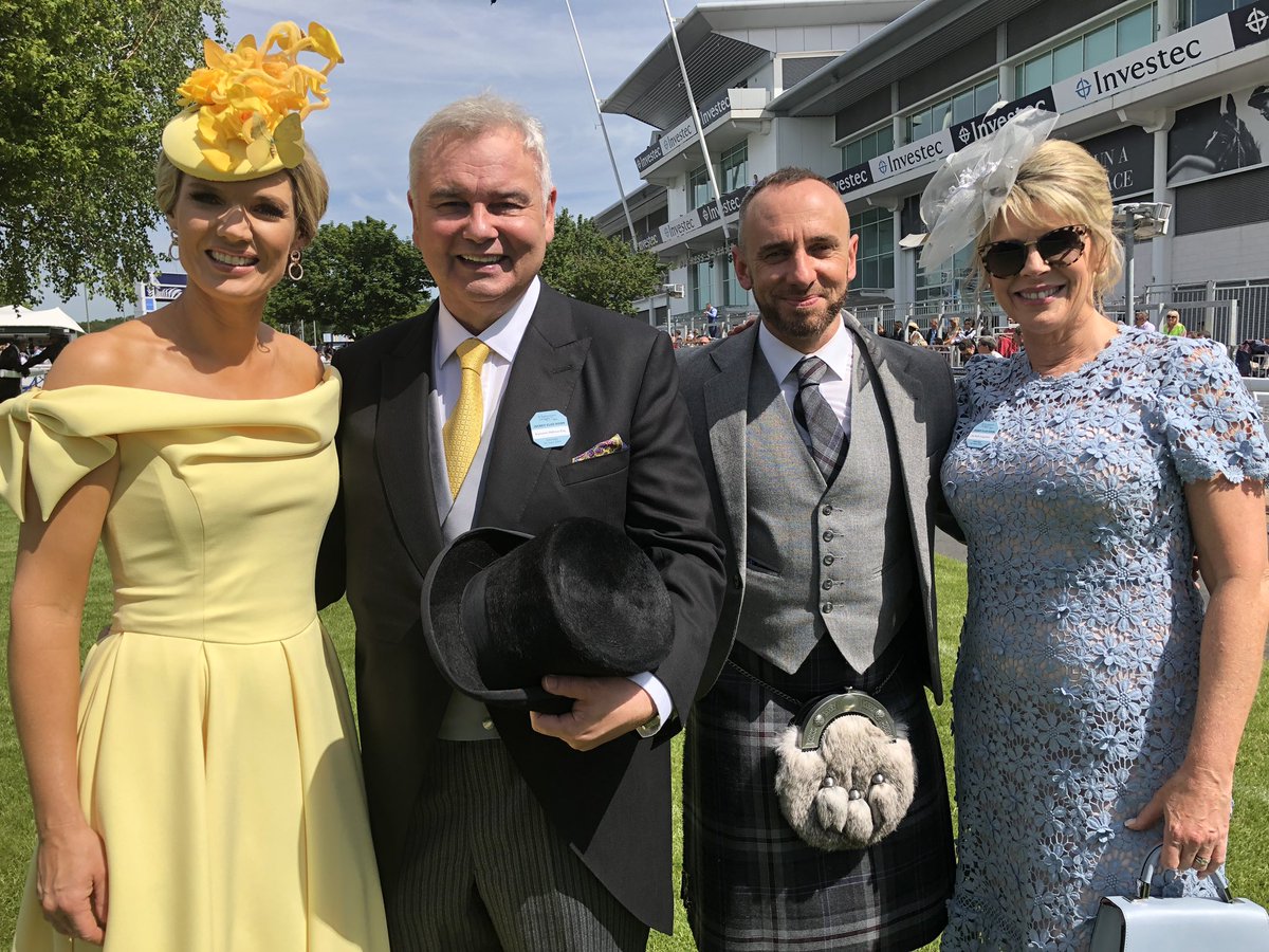 Such a great day with great friends @EamonnHolmes @RuthieeL and my racing wife @CharlotteHawkns @EpsomRacecourse with @itvracing and loved my @kingsofkilts outfit thank you 🙏 xx