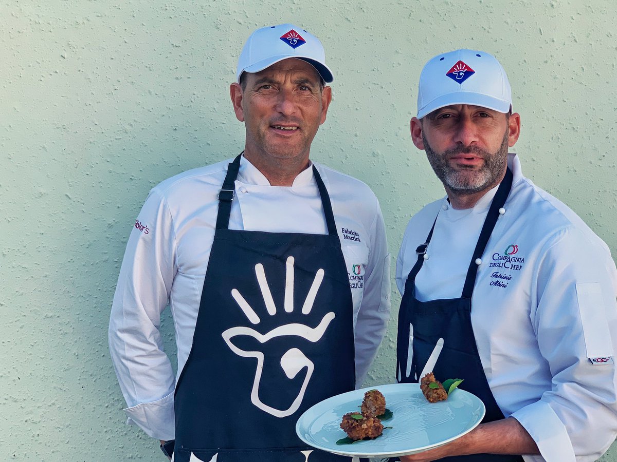 cdechef's tweet photo. Abbiamo servito più di mille persone accorse al “battesimo” di Agricola Puccia in #Sicilia. Un #VealDay, due piatti, due chef.
Grazie a @fabrizio_albini e Fabrizio Martini.
Grazie a @blogsfizioso 
Grazie @CopagriNazional @regionesicilia https://t.co/KVLmSO54Ei