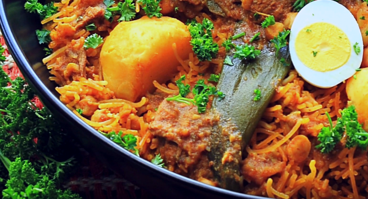 LA DWIDAOriginaire de l'est. Une pâte alimentaire fine similaire aux vermicelles. La fabrication de la dwida requiert énormément de temps. A Jijel c'est préparé au poulet, kadid et aux pois chiches. A Annaba c'est consommée comme une soupe à base de lait concentré poivré et salé