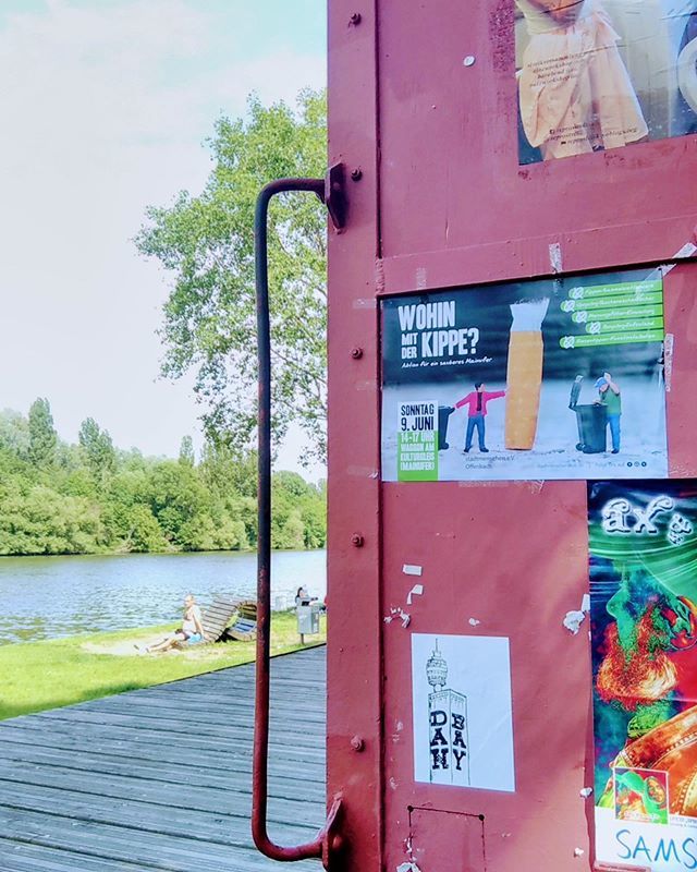 Ihr könnt sie nun überall in der Stadt entdecken... Die Poster und Flyer für unsere Aktion: Wohin mit der Kippe? sind angekommen und wir danken ganz ganz ❤️-lich Andreas von <a href="/voicedesign/">ボイスン</a>.de für die tolle Gestaltung, Unterstützung und das immer da sein, wenn wir fragen rund u…