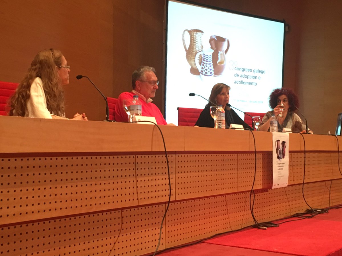 Comeza a última sesión do Congreso, levada a cabo polos psicólogos José Ángel Giménez, Vinyet Mirabent e Lila Parrondo que nos falarán sobre a súa experiencia na intervención en adopción #GaliciaAcolle #GaliciaAdopta