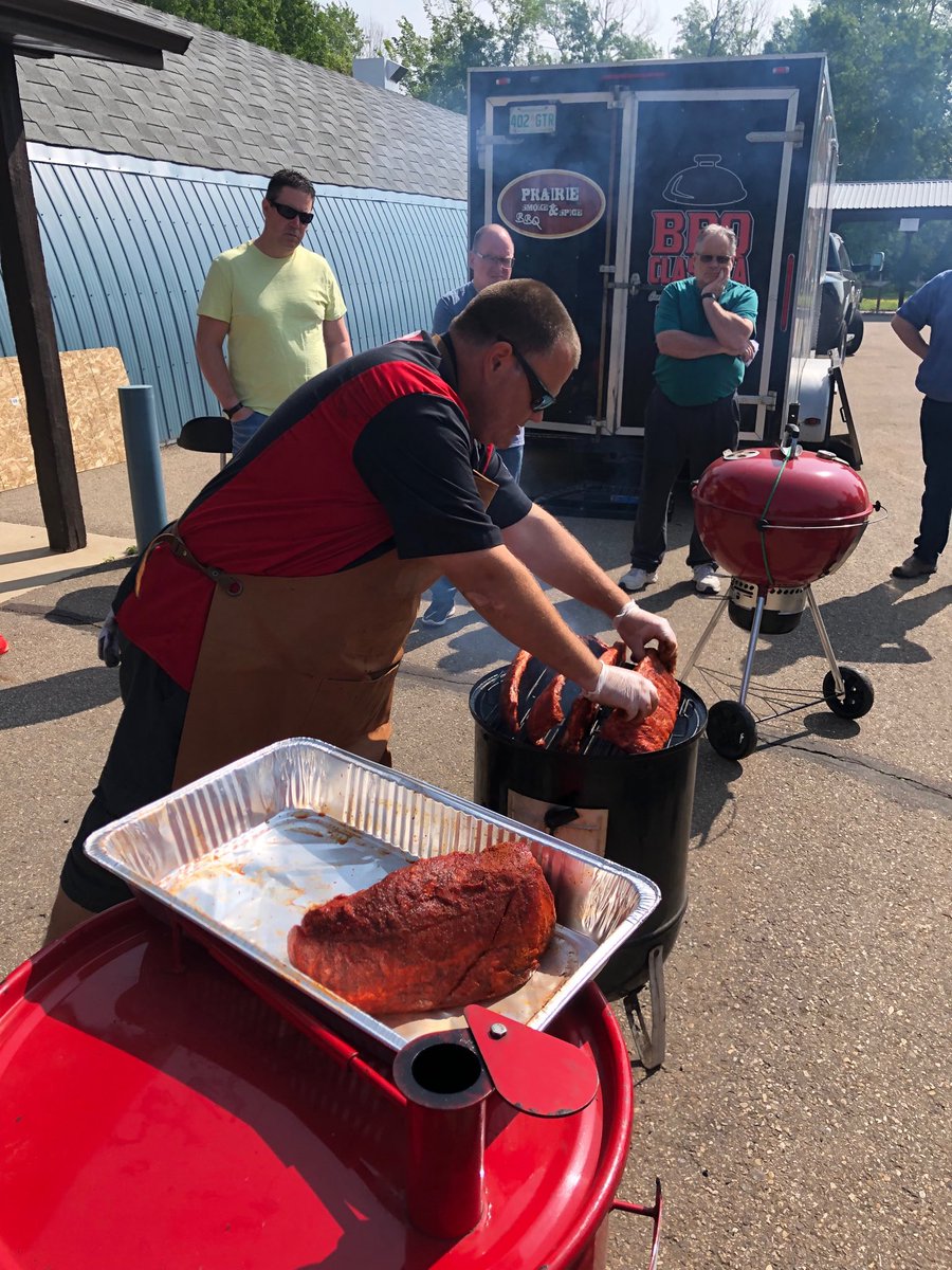 MarvinSalomons's tweet photo. Putting the ribs on the Kettle #prairiebbq #weber #pitmasterclass https://t.co/hhYixWDu5Q