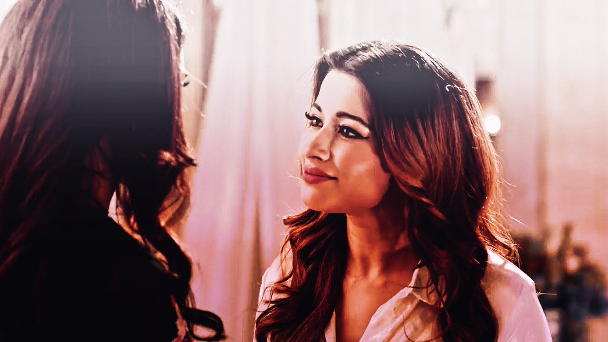 huesxvibes's tweet photo. Evil Angel! π
#Divyachini @Nyrabanerjee
#DivyaDrishti #DD #Divya #Dishachini https://t.co/d5X6NSBVXG