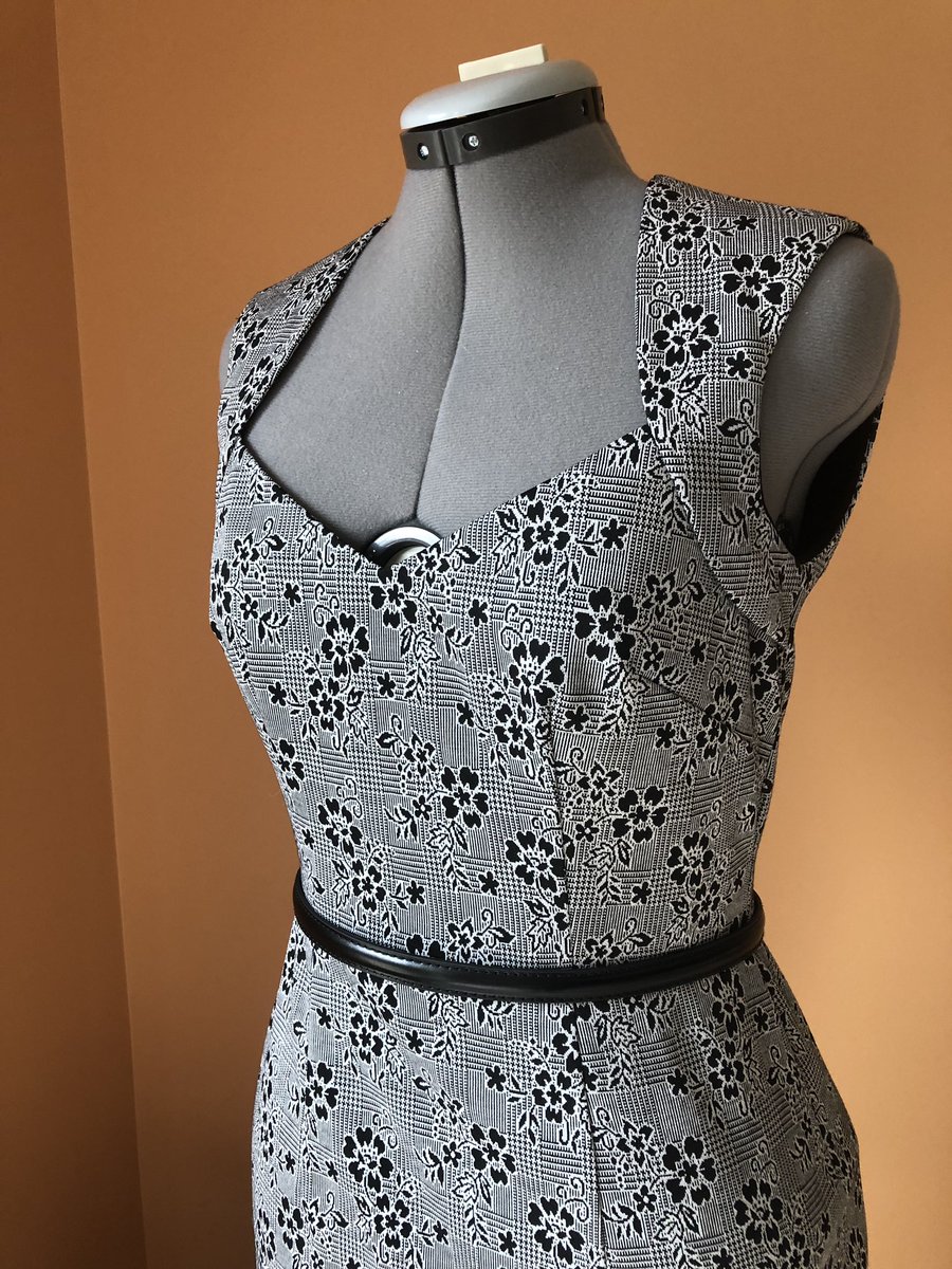 nicaulee's tweet image. ...And here it is!  My latest make #v8280
#voguepatterns #makersgonnamake