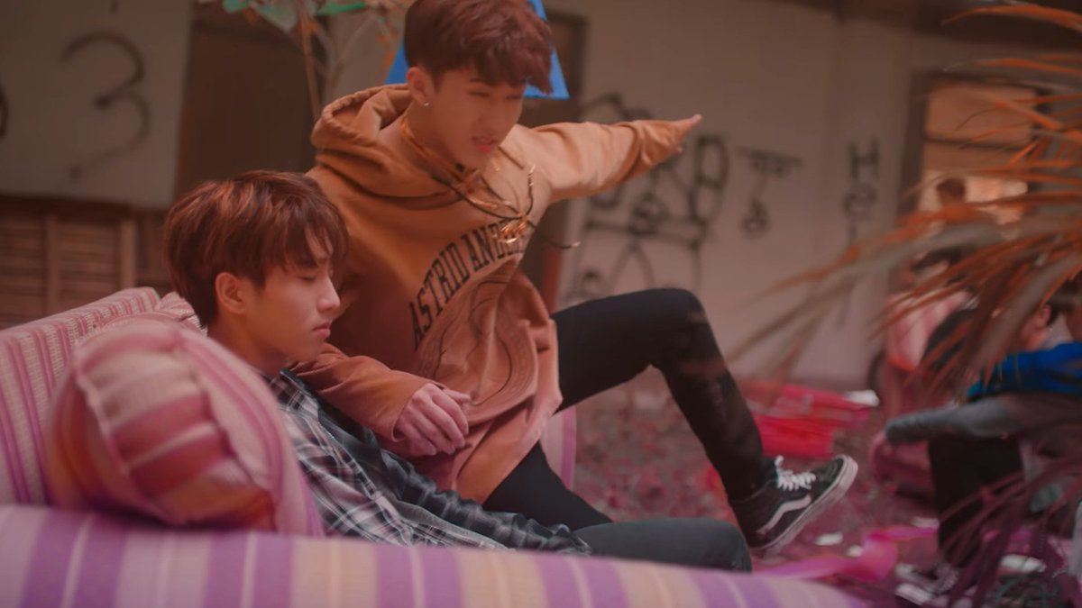 smlul's tweet photo. 《#CHANGBIN 😍 #HAN》
🖤#스트레이키즈 #StrayKids #HanChang #SpearB #JOne #BinSung https://t.co/UNA1T9r1gg