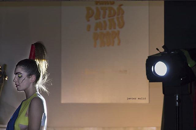 La diversidad creativa y los #patronespropios también a través de los los alumnos de los ciclos de Peluquería y Estética del CIPFP de Batoi para la definición de los looks de los modelos #modadespaña #EasdAlcoi bit.ly/2JR5YCD