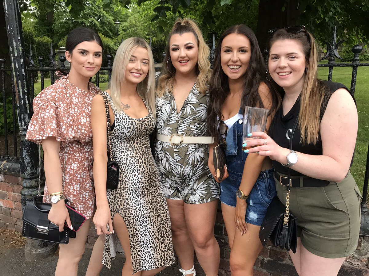 spammie57's tweet photo. Look at these lovely women at @Ruddfest having fun. Thanks for stopping to let me take your pic. #Ruddfest https://t.co/rslHzxwWZZ