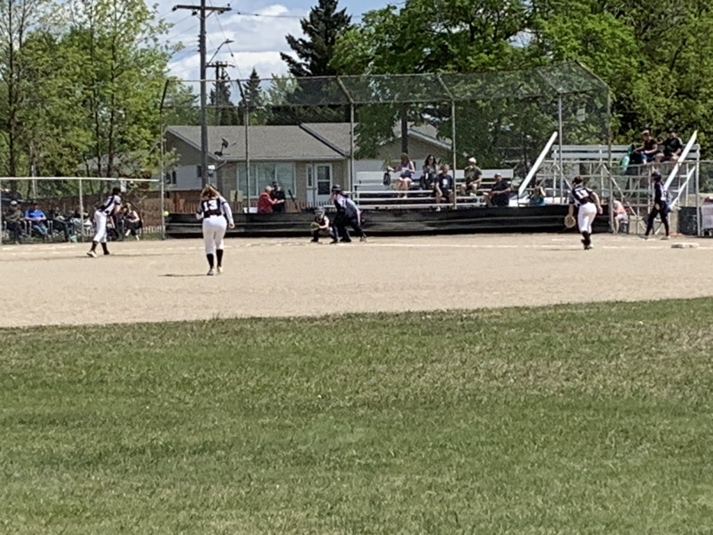 MHSAAFastpitch's tweet photo. Bronze Medal game has begun...  Vincent Massey vs Steinbach. https://t.co/1IboS1LhTk