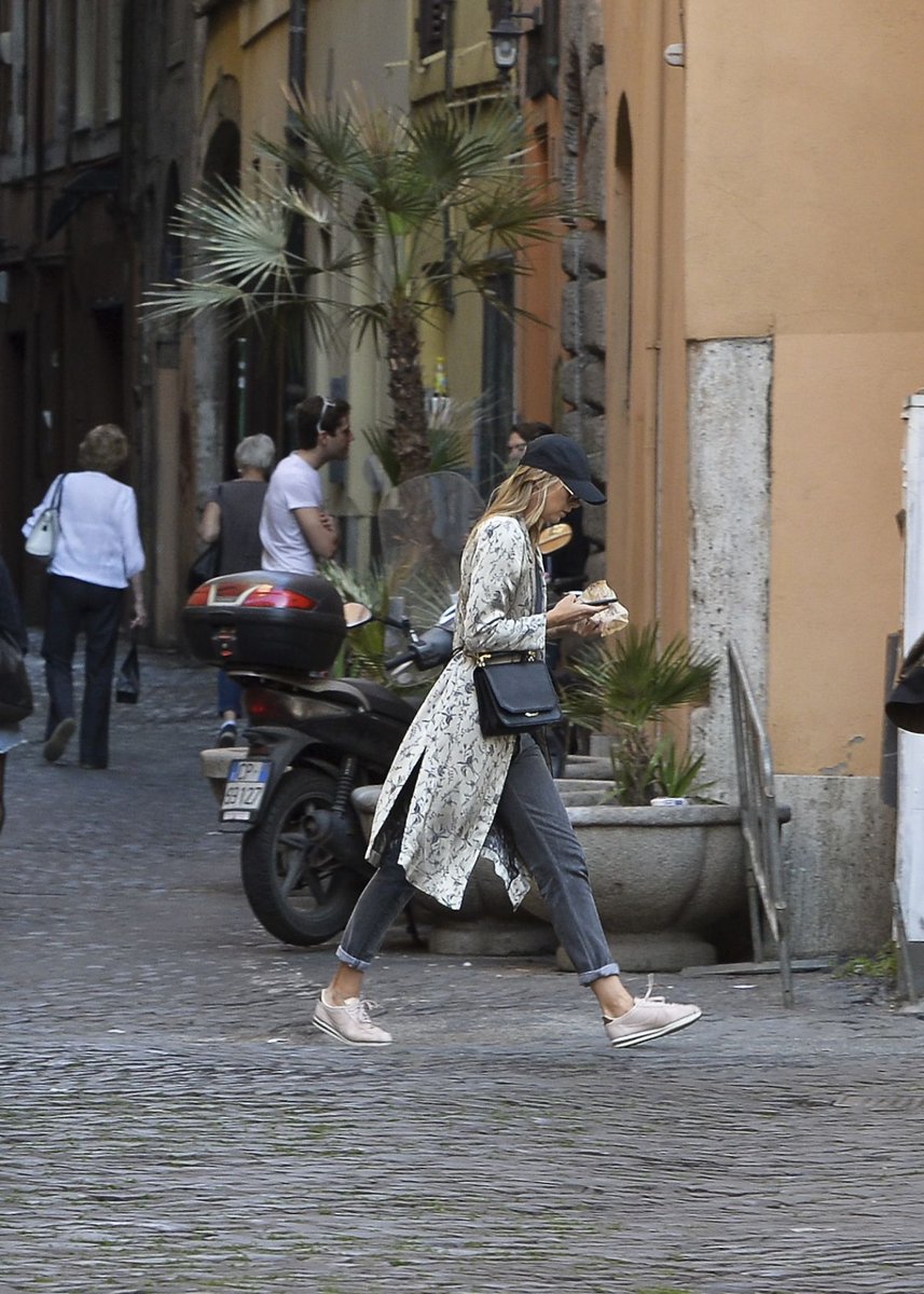 <a href="/Tastebudbrett/">Brett</a>  L'Italia Terra  di bellezza e finezza....Per una ragione ....
 05 / 12 / 2018 Campo de 'Fiori a Roma