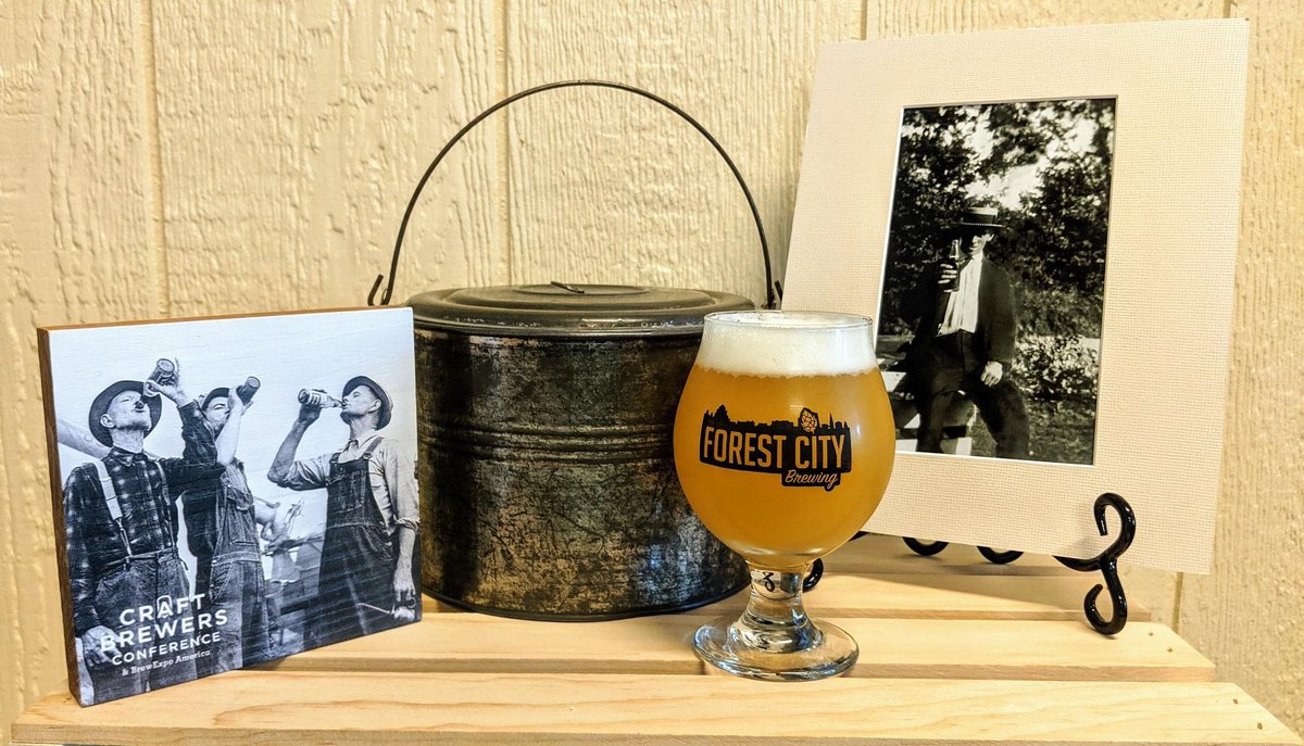 Good Sesh Session IPA is our take on session beer, with a New England twist. Hazy, loads of pineapple and tropical fruit character, a full/soft body...and only 5.8%. Come get some!

ALSO, Shiny Do-Right Food Truck and Cate will be here from 2-8pm today.

#CT #sessionipa #radler