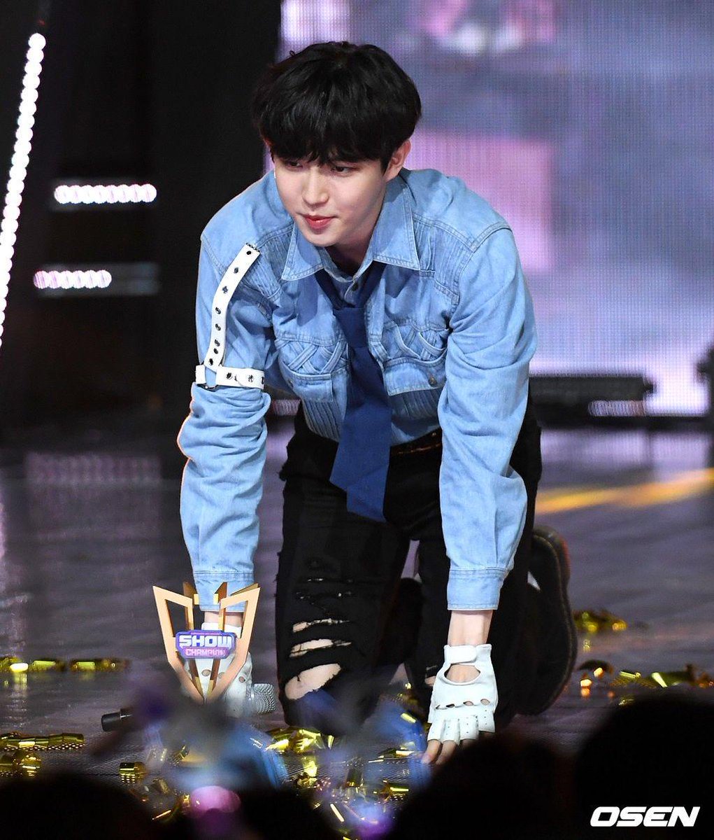 JaehwanBrasil's tweet photo. #INFO | 29.05.19 - Jaehwan ganhou o seu 2nd win no Show Champion dessa semana!
#김재환 #KIMJAEHWAN #Another #안녕하세요 #Begin_Again #JAEHWAN2NDWIN #BeginAgain2ndWin https://t.co/zdhMLxj7cY