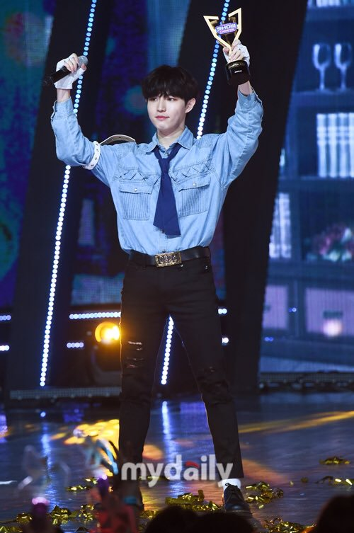 JaehwanBrasil's tweet photo. #INFO | 29.05.19 - Jaehwan ganhou o seu 2nd win no Show Champion dessa semana!
#김재환 #KIMJAEHWAN #Another #안녕하세요 #Begin_Again #JAEHWAN2NDWIN #BeginAgain2ndWin https://t.co/zdhMLxj7cY