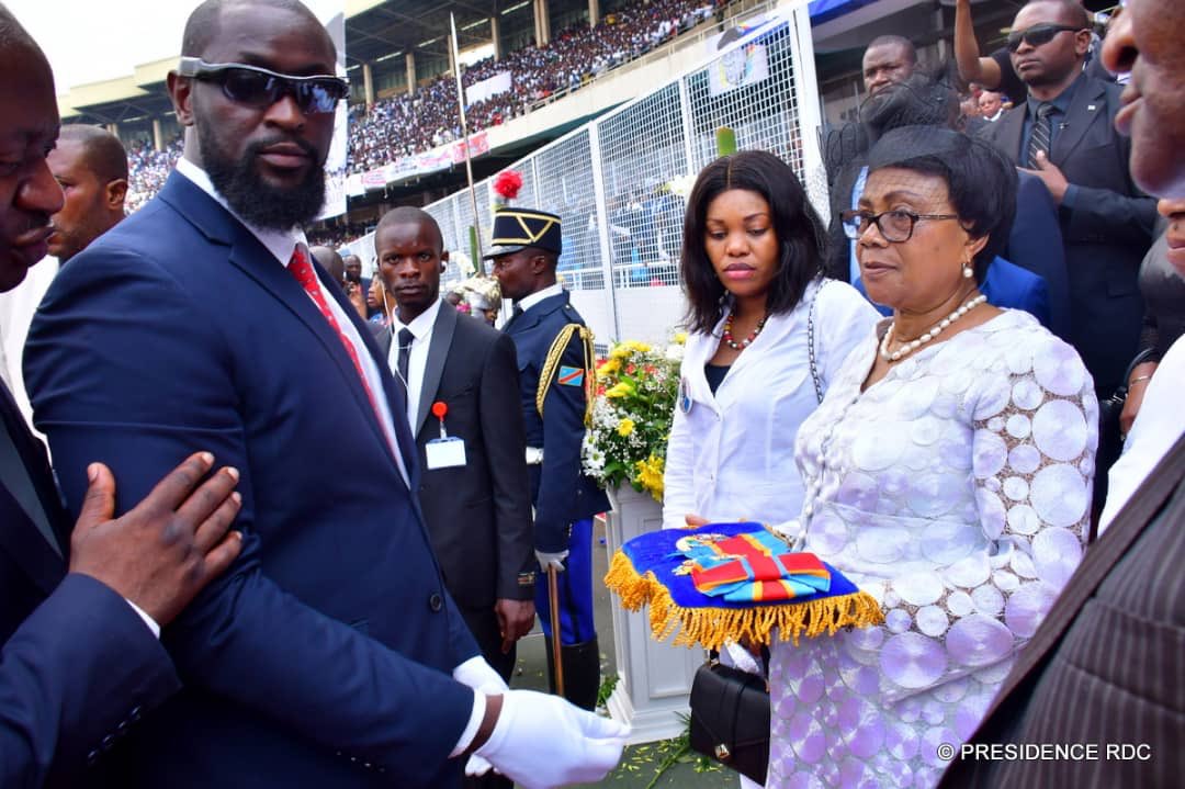 Presidence_RDC's tweet photo. #RDC #ObsèquesETshisekedi Le Dr Etienne Tshisekedi Wa Mulumba a été élévé ce 1er juin 2019, à titre posthume, dans l’ordre national « Héros nationaux Kabila-Lumumba au grade de Grand Cordon ». https://t.co/IUlfuDZhwp
