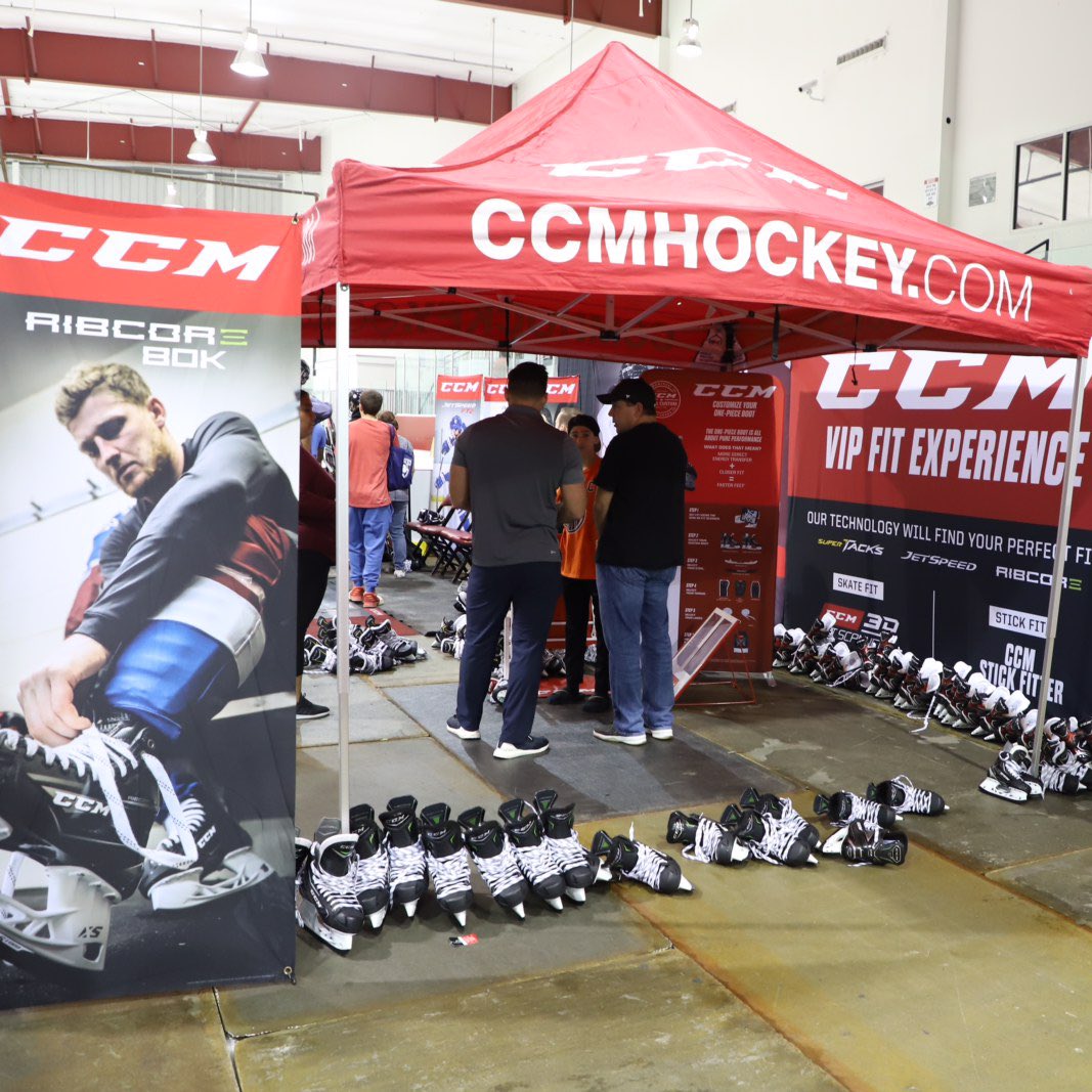 FlaPanthers's tweet photo. #HockeyFest @PanthersIceDen is underway! Stop by before 4 pm. https://t.co/XWOZaLgAY9