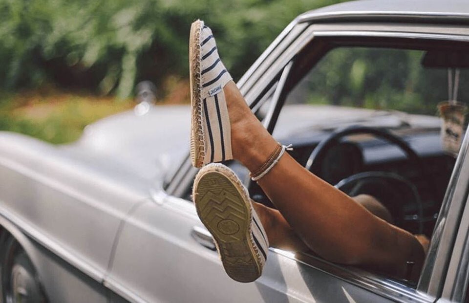 OuiPlease's tweet photo. Sit at a shore-side café along the coast for an afternoon pick-me-up and you’ll quickly catch a time-honored trend walking by. Queue the espadrille. Here's why we love this style staple so much: https://t.co/aPzUn9JIDC #Frenchstyle #summerstyle #espadrilles #ouiplease https://t.co/yGWeCrykvv