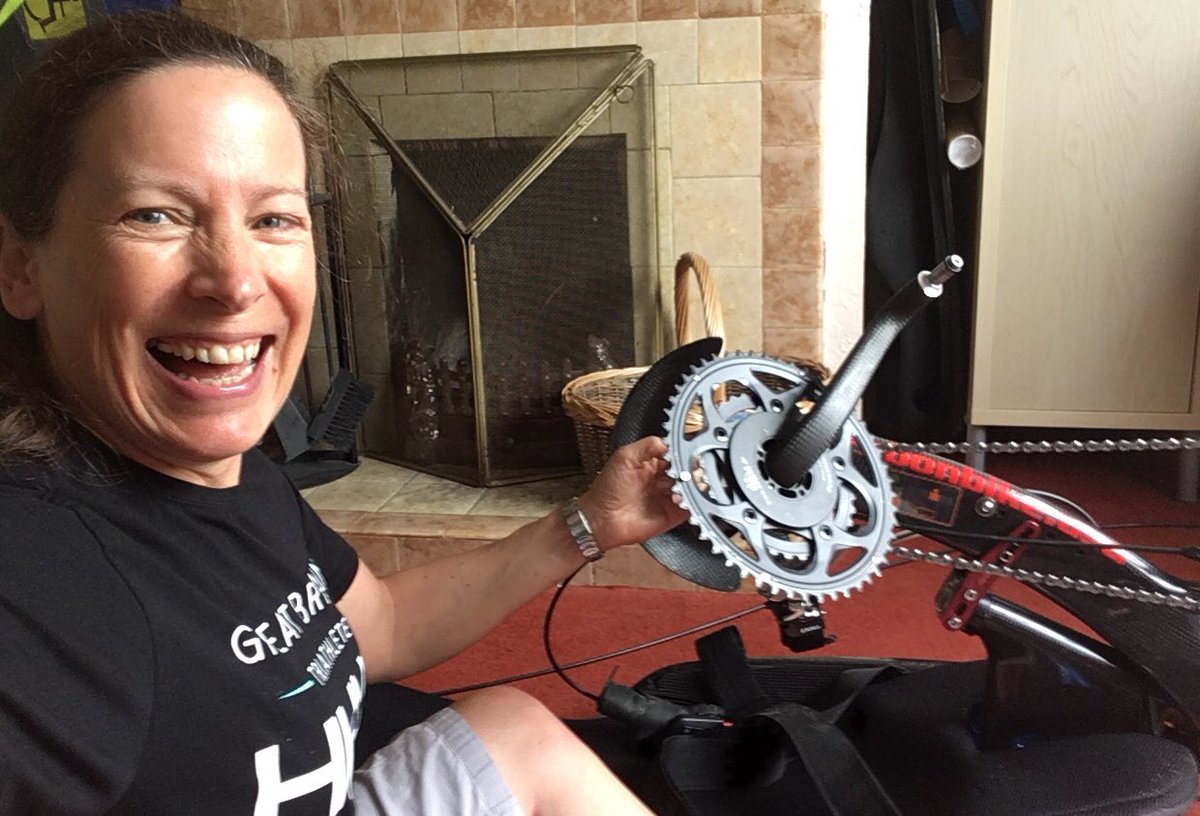 lizmcternan's tweet image. You’d think I’d remember how to dismantle my handbike without getting covered in oil...off swimming-neat solution 😜 #handcycling #paratriathlete #HandcyclingTriathlete