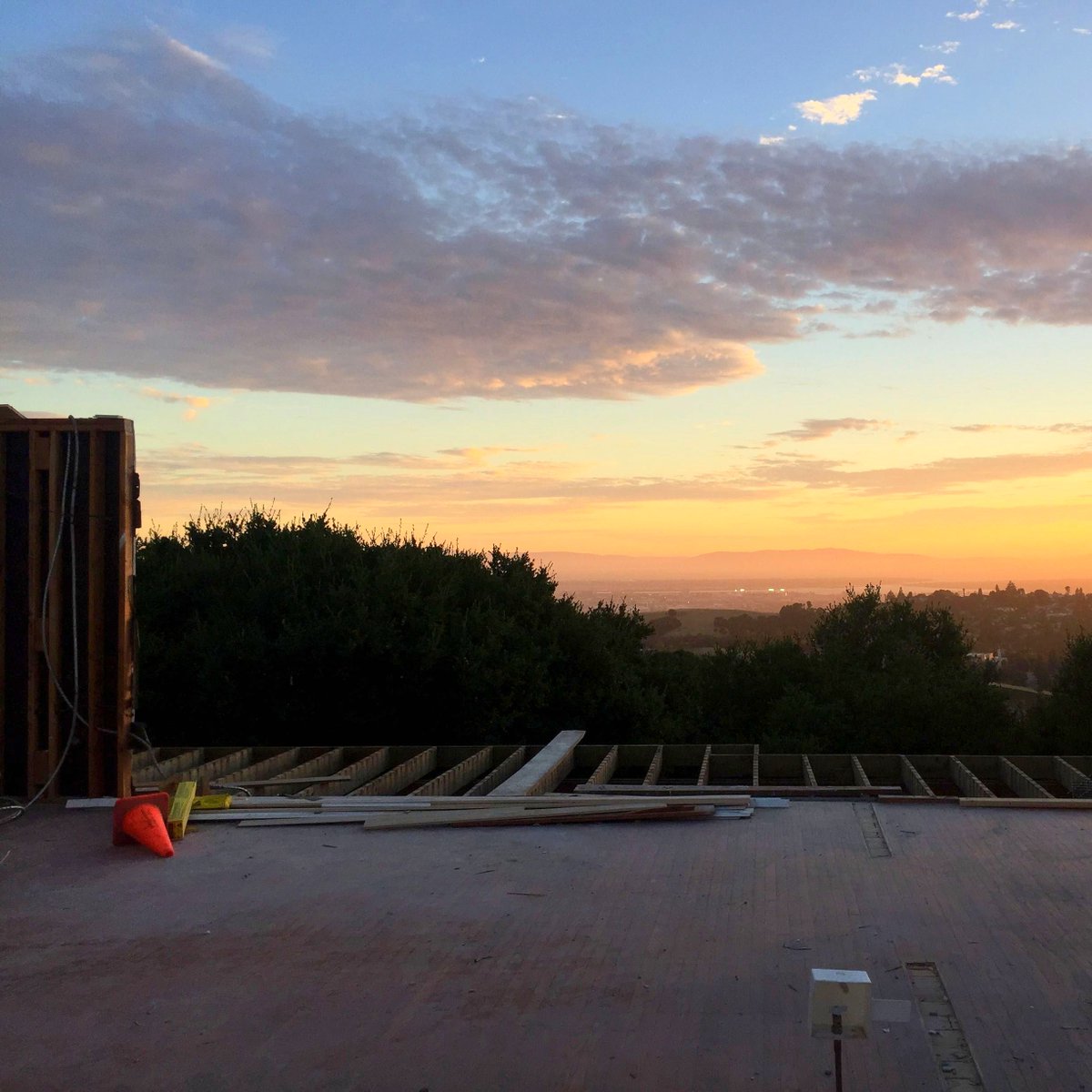 When you take the roof off your house and then it's just sky - Oakland Hills
#residentialconstruction #renovationproject #designbuild #designandbuild #oaklandhomes #oaklandrealestate #construction #oaklandhomes #demolition #oaklandhills #oaklandsunset #noroof #artemisinvestments