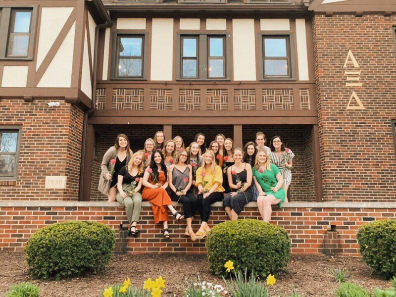 Alpha Xi Delta tweet media