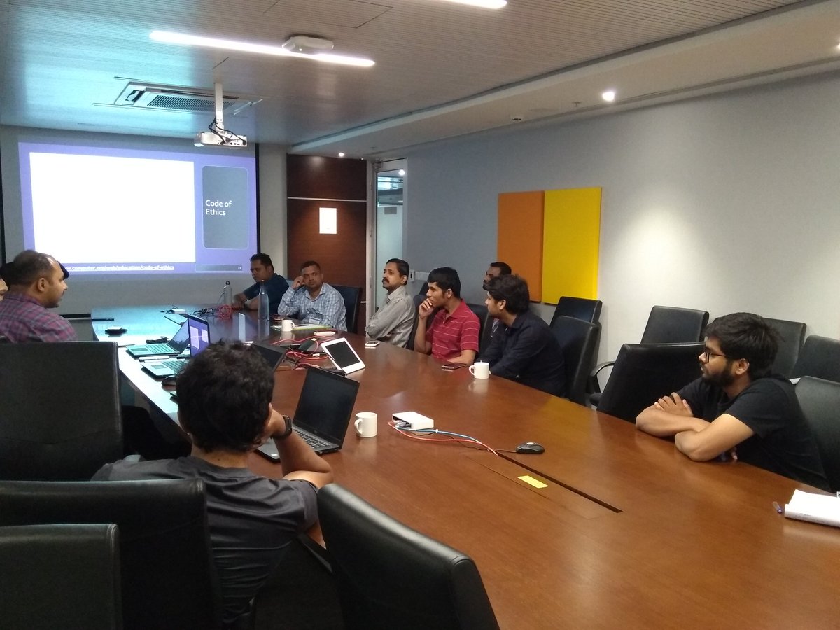 hemantpande's tweet photo. Another meetup, another awesome day for our #PuneSoftwareCraftsmanship community and it was again a great experience. This meetup, the focus was on Software entropy, clean code principles and professional ethics. https://t.co/shXTwcJaSr
