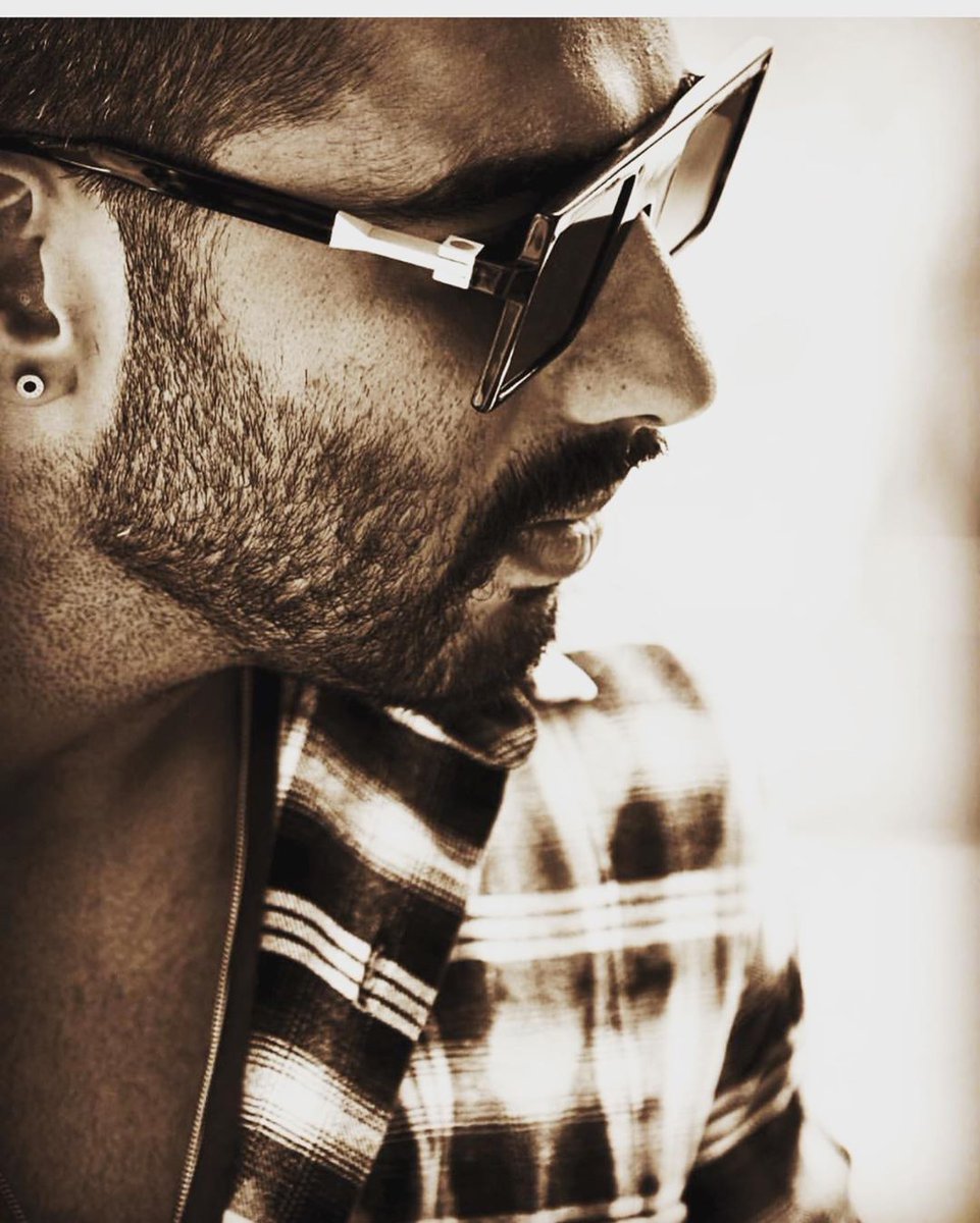 ArjunKapoorCafe's tweet photo. Sexy Beast @arjunk26 π₯π₯
#SideProfileSwag β‘οΈ
#WhySooHawt π₯π₯π₯
#SaturdayVibes π
#hot #swag https://t.co/1mzoaDL8Lw