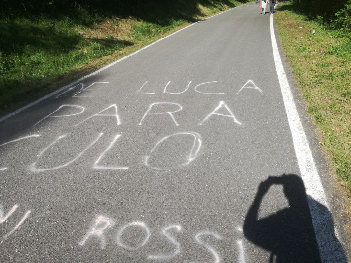 Quelchepassa's tweet photo. @Quelchepassa ...ma soprattutto #Giro102 #InGiroColGiro #QCPontheroad https://t.co/M8KasCr4WF