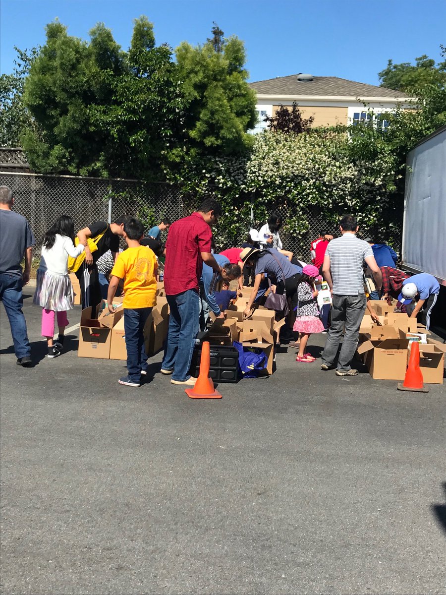 Book Giveaway today at CUSD Corp Yard. Come on by before they’re all gone! #CUSDrockstar   ⁦@campbellusd⁩