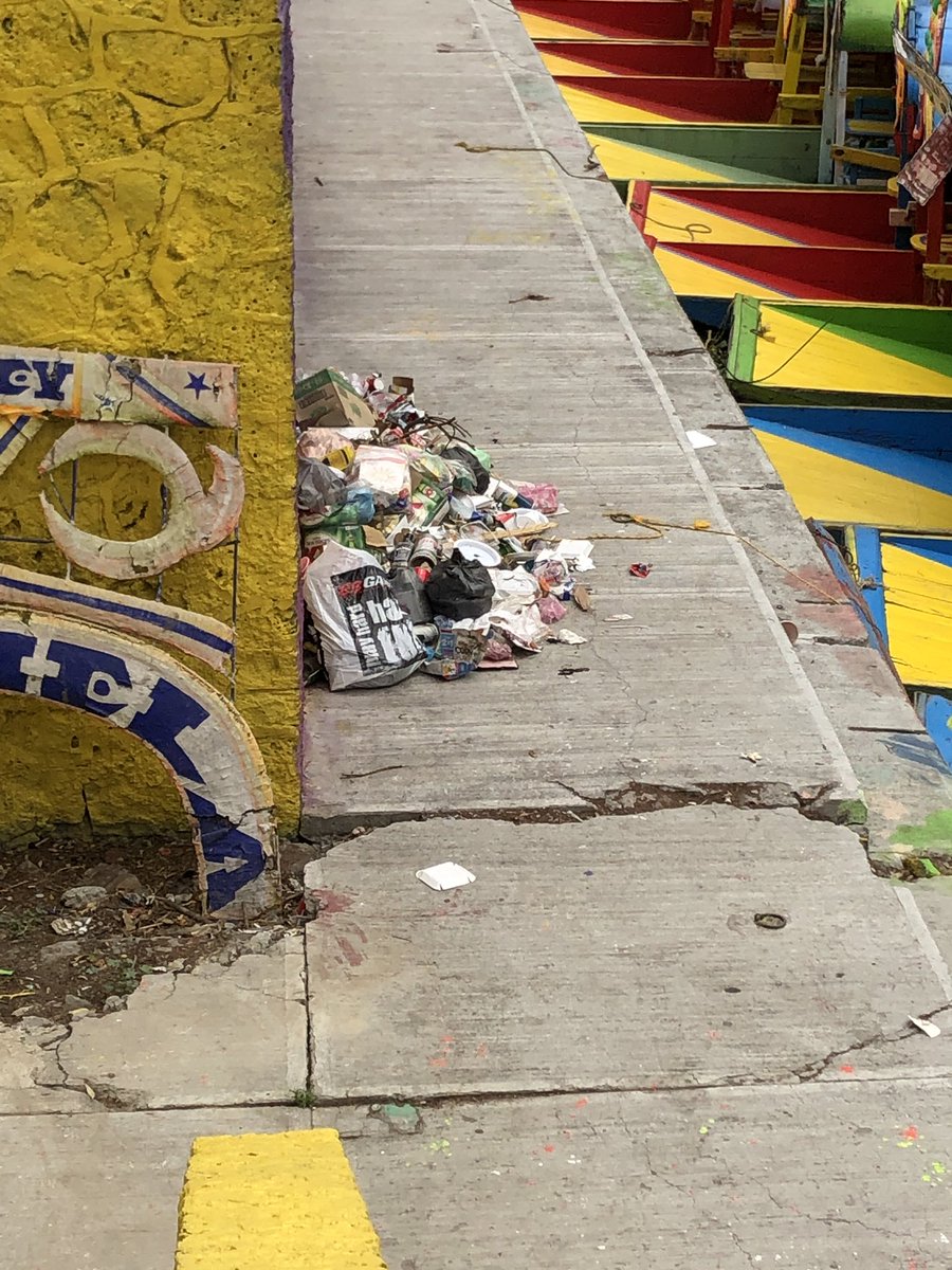 clarkbrostone's tweet photo. Jefa de gobierno @Claudiashein  y alcalde de Xochimilco @JoseCarlosXoch solicitó de la manera más atenta su ayuda para la recolección de basura en el embarcadero Zacapa y las flores ya que llevamos más de una semana solicitando que la retiren sin respuesta https://t.co/BUn5Y6kb9b