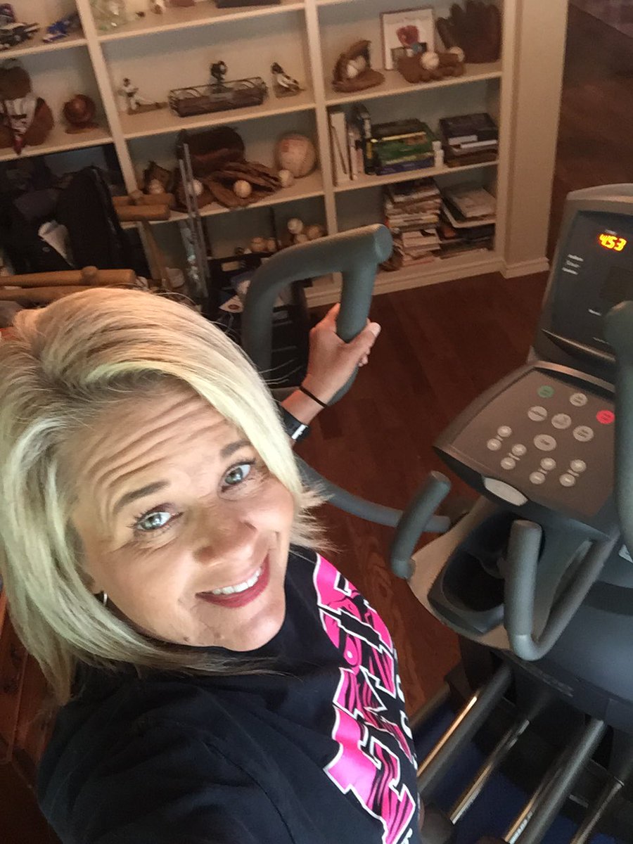 JodyMiller62's tweet photo. #FMESUMMERBINGO     #FMEFAMILY2019   Working to get into shape!exersise selfie https://t.co/pDO6A6gUgY