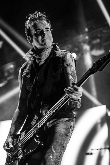 Happy Birthday to Simon Gallup of The Cure! 