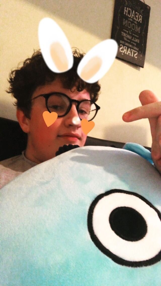 BangtanSuggs's tweet photo. Getting ready for the #BTSatWembley live-streams uwu 😂😭 #BTSinLondon https://t.co/7uIxbaeXGx