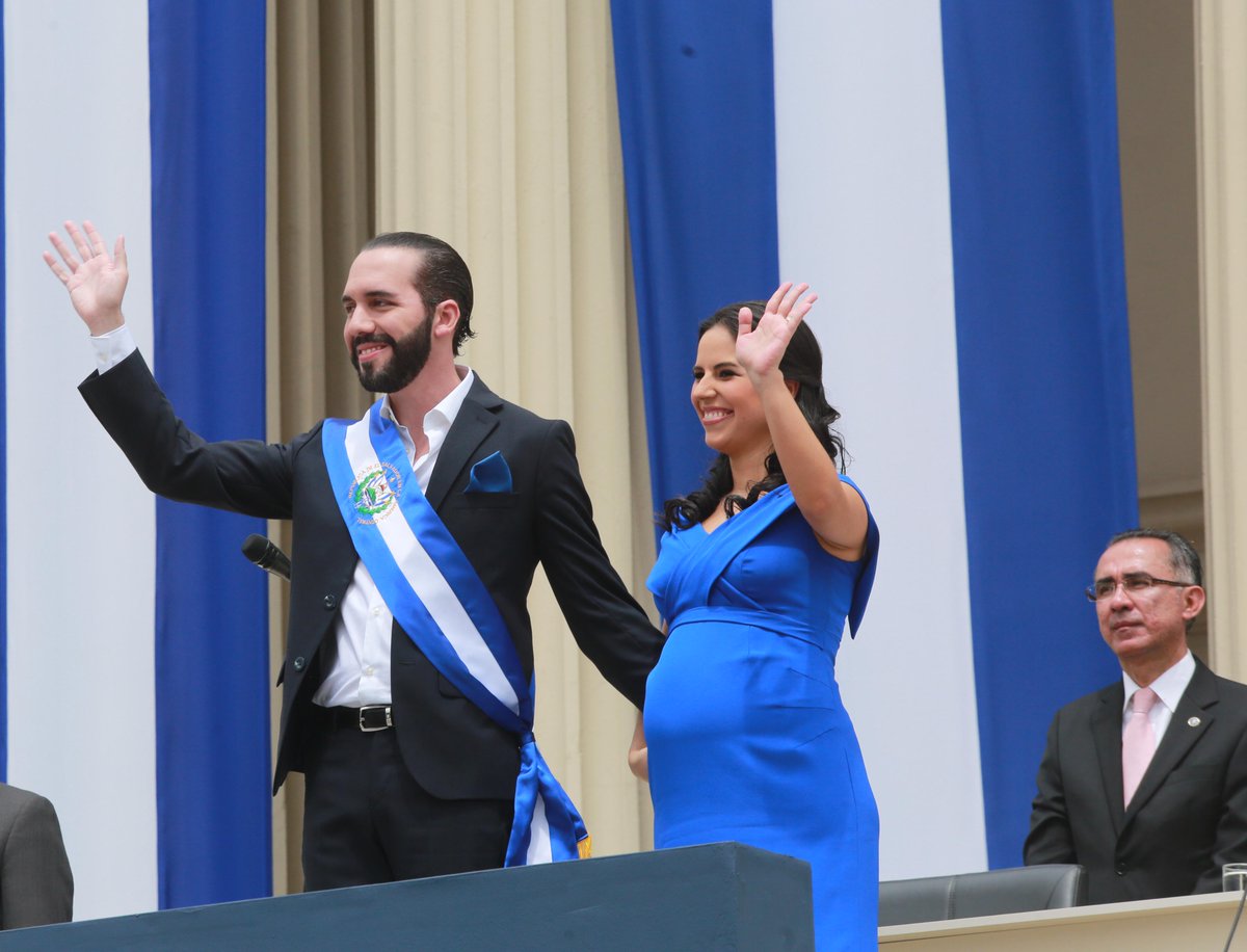 "Para llegar hasta acá, he caminado con ustedes, yo soy salvadoreño como cualquier otro. Pronto seré padre de una niña, para quien deseo el mejor de los países, y que crezca orgullosa de sus raíces, y por supuesto, de su papá", Presidente de El Salvador, <a href="/nayibbukele/">Nayib Bukele</a>.