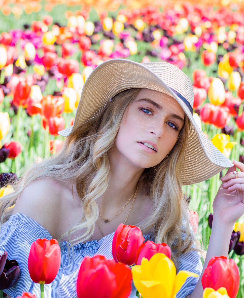 kristenmlucero's tweet photo. katie x tulips 🌷 https://t.co/hVeivMhIoL