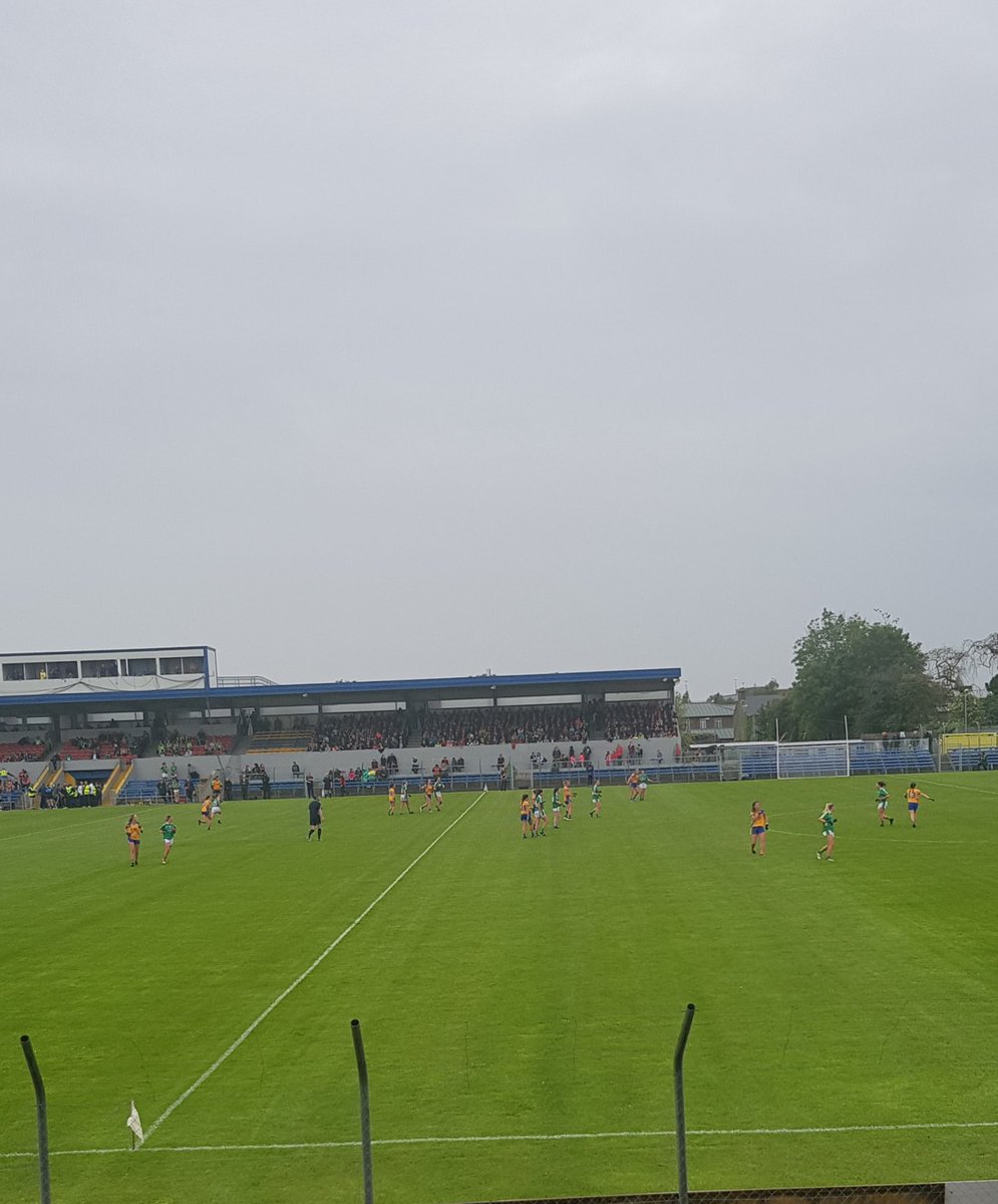 CGaels's tweet image. Great win for @Clarelgfa this evening in Cusack Park beating @LKLadiesGaelic 2-11 to 1-7. Clare will play @TippLadiesFB next in the @MunsterLGFA intermediate final on June 16. Well done today to our players Eimear O'Connor, Sarah Bohannon and Tara Kelly.