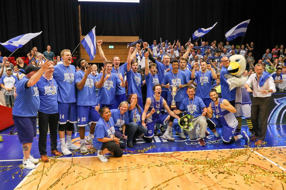 Basketball_NED's tweet image. 🏀🏆 Met de 71-78 zege op Donar heeft Landstede Basketbal in Groningen voor het eerst in de clubhistorie de landstitel in de wacht gesleept! Gefeliciteerd!