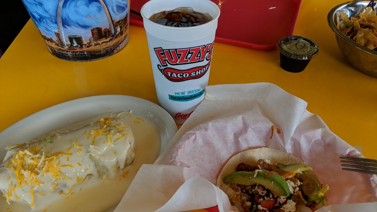 blainrunner's tweet photo. Eating a fuzzy's #tacos #stlouis https://t.co/NAiZkLgKF9