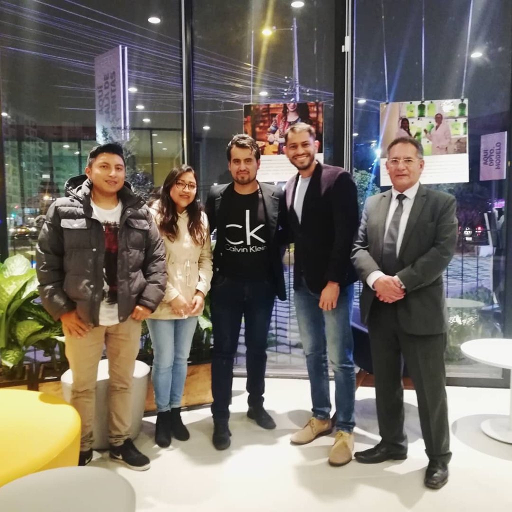Labuio_us's tweet photo. Gracias a las personas que asistieron a la charla impartida por @SogaDesign con Bryan Ruales 💡

Somos comunidad, somos LAB US ☝🏻

#quito #charla #eficienciaenergetica #iluminación #Tecnología https://t.co/pguBxqhtuU