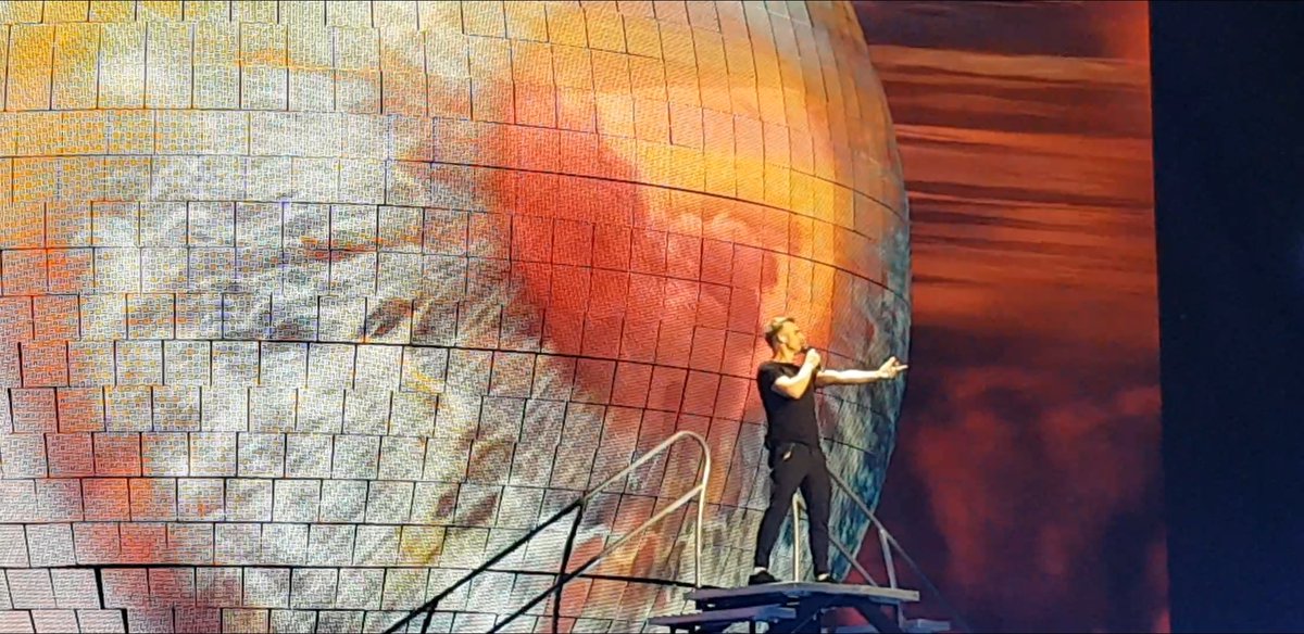 AnatMoskovitz's tweet photo. @GaryBarlow miss the tour time, have fun tonight #TT30 #odysseylive https://t.co/qiBJVCViDN