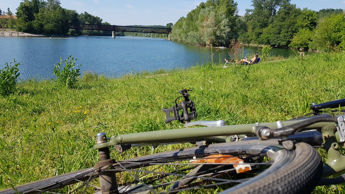 QuagliaAle's tweet photo. Finalmente...
#sole #estate #bici #natura #pedalare #sudare #riposare #prenderesole #ticino #viaGaggio #Tornavento https://t.co/egJIqi7ZYR