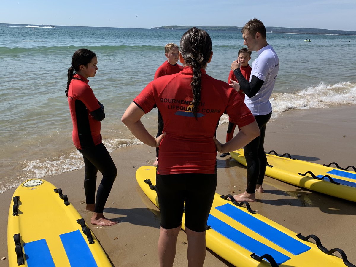 BLGC_Official's tweet photo. Some beautiful weather this morning for our beach training session☀️ Today’s session focused on rescue techniques for conscious and unconscious casualties when using a rescue board. 

If you’re interested and want to get involved then drop us a message to find out more🏄🏼‍♂️ https://t.co/gl1Y7fIEFy
