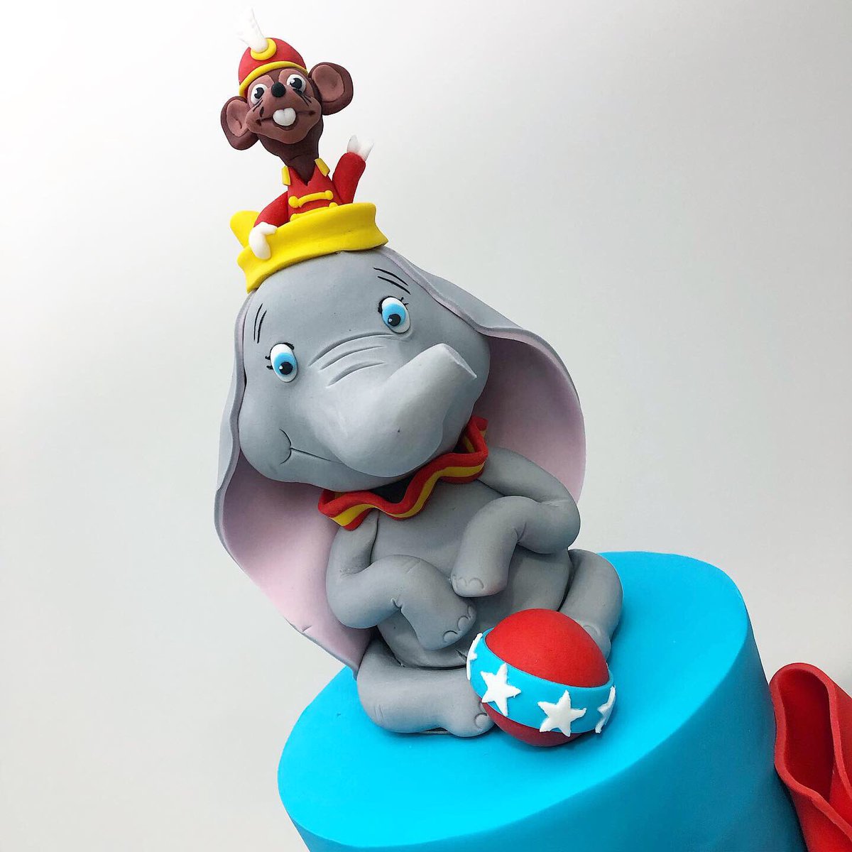 AdamAbiCakes's tweet photo. Who’s seen the new @Dumbo film? Is it as good as the original? 🐘🎂
#dumbo #dumbomovie #dumbocake #disney #disneycake #cake #cakes #sthelenscakes #liverpoolcakes #northwestcakes #bespokecakes https://t.co/AR4VN2VvgU